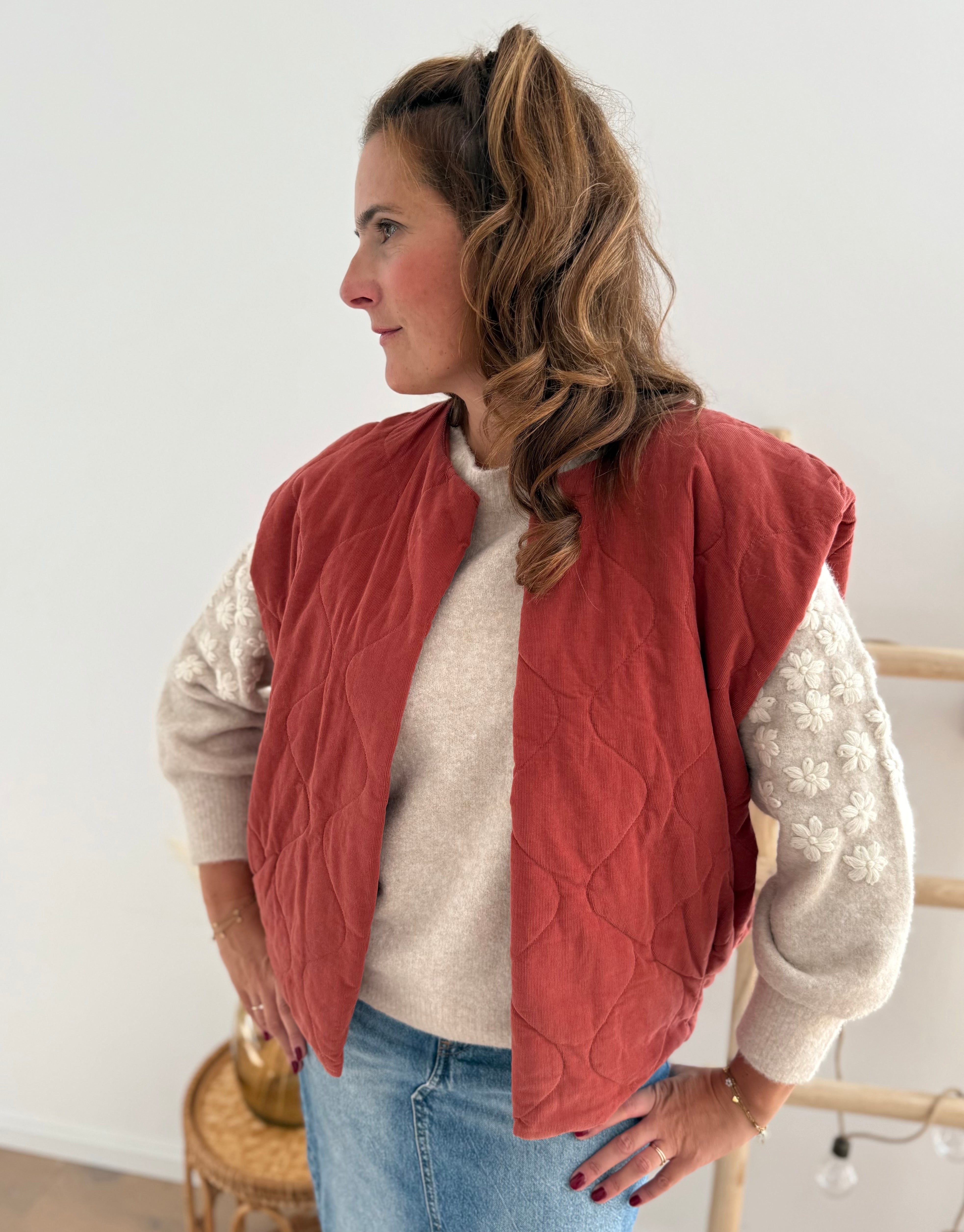 Herbstmode 2025 – Struktur, Farbe und Stilgefühl