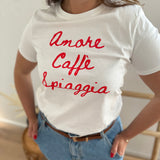 Weißes T-Shirt mit Rundhals und Statement Print Amore, Caffe, Spiagga in rot.