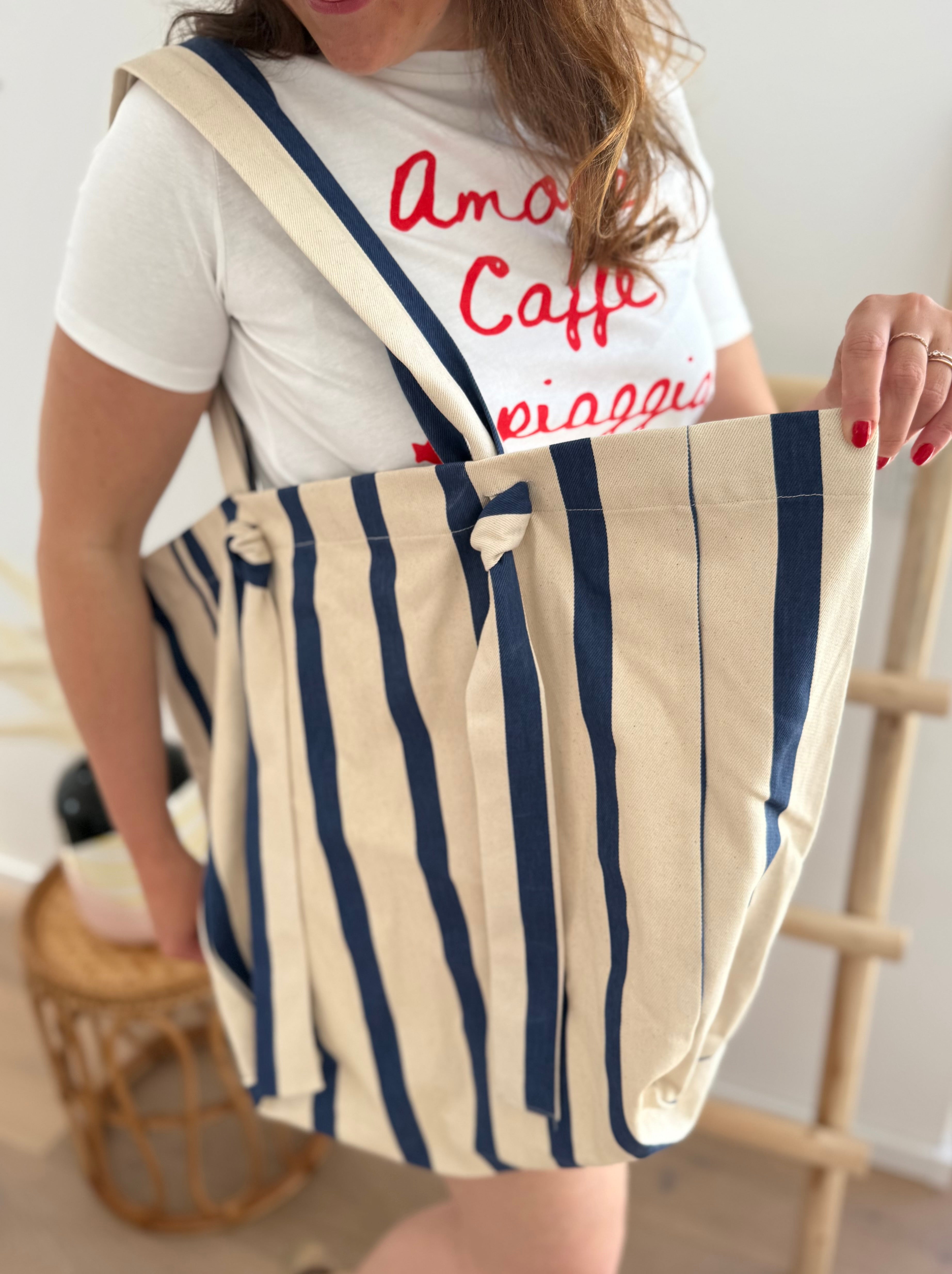 Große Shopperbag aus strapazierfähigem Denim Material in blau beige gestreift