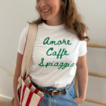 Weißes T-Shirt mit Rundhals und Statement Print Amore, Caffe, Spiagga in grün.