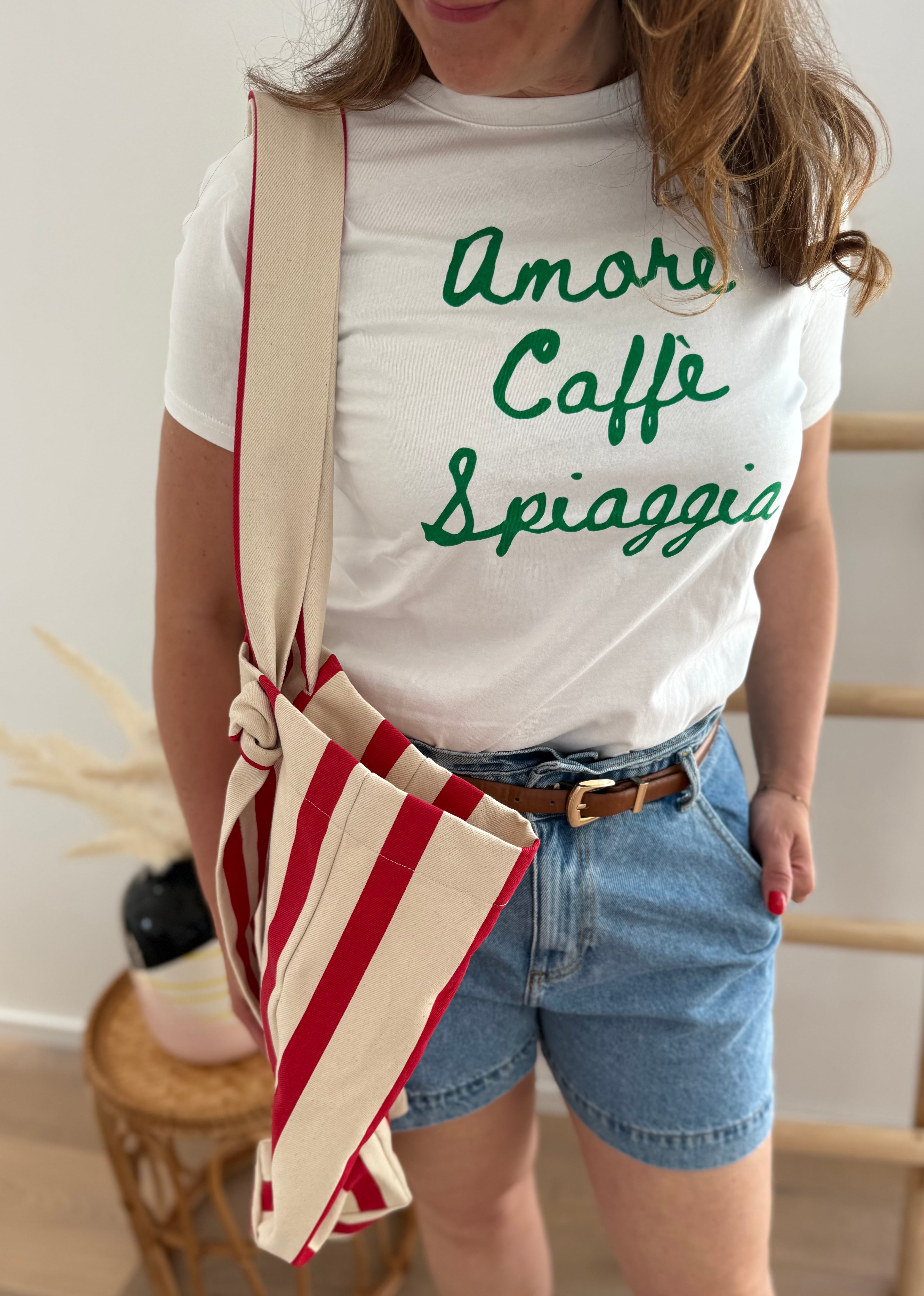 Weißes T-Shirt mit Rundhals und Statement Print Amore, Caffe, Spiagga in grün.
