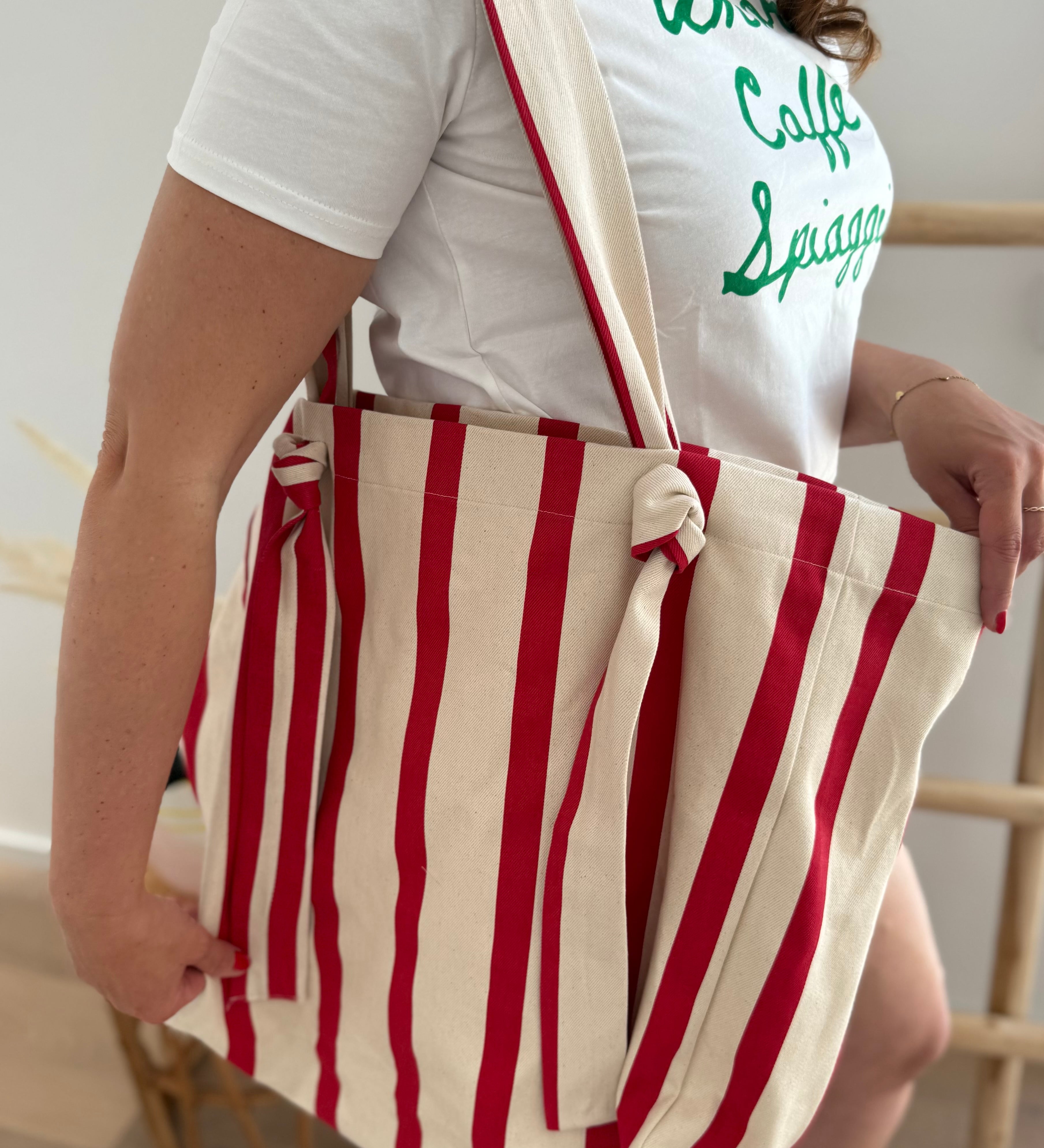 Große Shopperbag aus strapazierfähigem Denim Material in rot beige gestreift