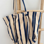Große Shopperbag aus strapazierfähigem Denim Material in blau beige gestreift