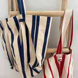Große Shopperbag aus strapazierfähigem Denim Material in blau beige und rot beige gestreift