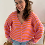 Locker fallende Strickjacke mit langen Ärmeln, V Ausschnitt und dezenter Knopfleiste in rosa orange gestreift